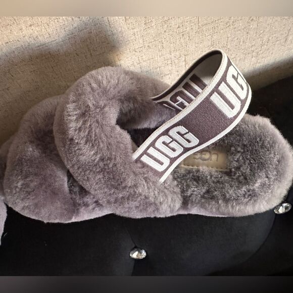 UGG Brand New Fluff Yeah Slide
Sandals Size 5 - Gray - Picture 6 of 17